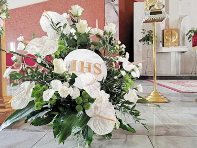 Floraj - dekoracje ślubne, florystyka, wypożyczalnia